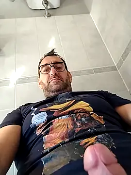 Snapshot of Hardasanut chatting on October 2025 10:37:02 AM Hardasanut online show from October 2025 10:37:02 AM