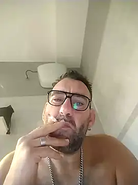 Snapshot of Hardasanut chatting on October 2025 06:14:02 AM Hardasanut online show from October 2025 06:14:02 AM