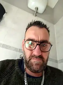 Snapshot of Hardasanut chatting on November 2025 11:21:01 AM Hardasanut online show from November 2025 11:21:01 AM