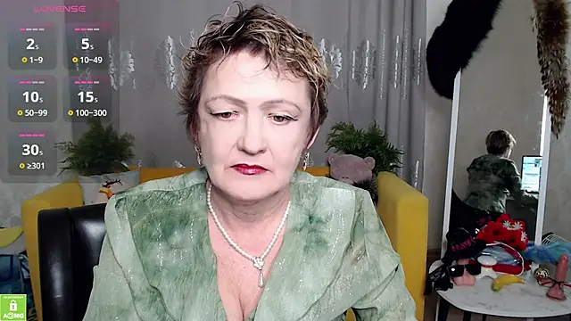 Snapshot of SexyGrandma_ chatting on February 2026 06:17:01 AM SexyGrandma online show from February 2026 06:17:01 AM