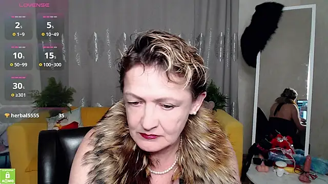 Snapshot of SexyGrandma_ chatting on February 2026 05:44:01 PM SexyGrandma online show from February 2026 05:44:01 PM