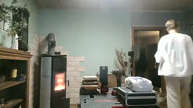 Astrid-Gilbert online show from December 2025 07:54:02 PM