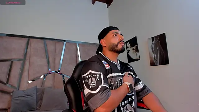 Snapshot of LeandroRusso chatting on January 2025 07:32:01 PM LeandroRusso online show from January 2025 07:32:01 PM