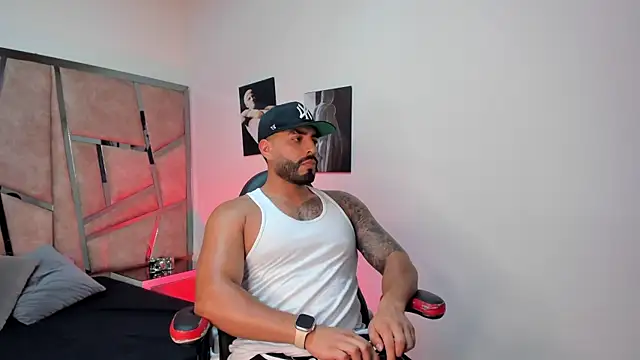 Snapshot of LeandroRusso chatting on January 2025 07:48:02 PM LeandroRusso online show from January 2025 07:48:02 PM