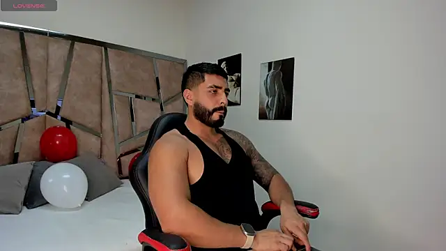 Snapshot of LeandroRusso chatting on February 2025 08:01:01 PM LeandroRusso online show from February 2025 08:01:01 PM