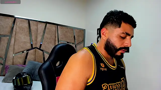 Snapshot of LeandroRusso chatting on March 2025 03:57:01 AM LeandroRusso online show from March 2025 03:57:01 AM