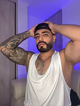 Snapshot of LeandroRusso chatting on October 2025 02:42:01 AM LeandroRusso online show from October 2025 02:42:01 AM