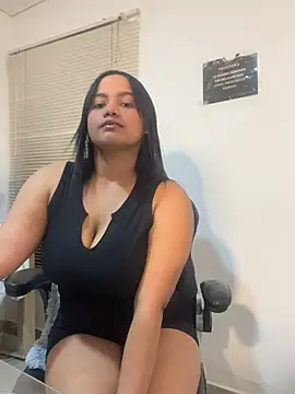 my cam online show from January 2025 11:24:01 PM