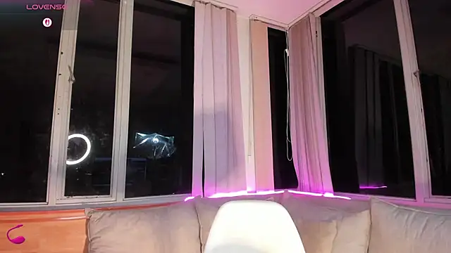 Snapshot of Little__Linda chatting on September 2025 03:43:01 AM Little Linda online show from September 2025 03:43:01 AM