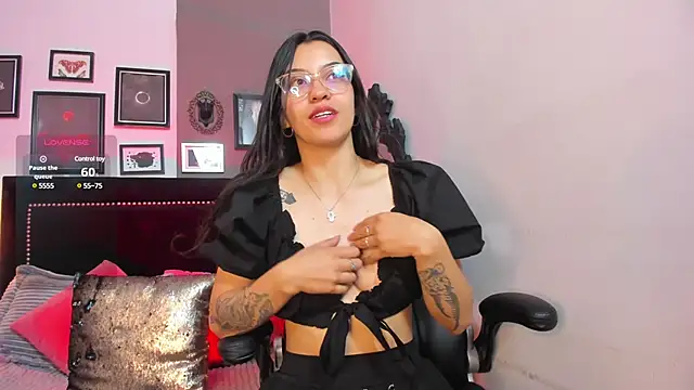 Snapshot of nina__dixon chatting on February 2025 02:48:02 AM nina dixon online show from February 2025 02:48:02 AM