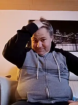 Snapshot of Pourleplasirs chatting on March 2025 10:15:01 PM Pourleplasirs online show from March 2025 10:15:01 PM