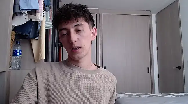 Snapshot of miketwink chatting on March 2025 05:18:01 PM miketwink online show from March 2025 05:18:01 PM