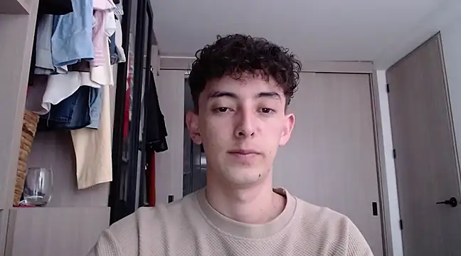 Snapshot of miketwink chatting on March 2025 10:10:01 PM miketwink online show from March 2025 10:10:01 PM