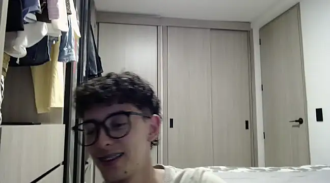 Snapshot of miketwink chatting on March 2025 12:58:01 AM miketwink online show from March 2025 12:58:01 AM