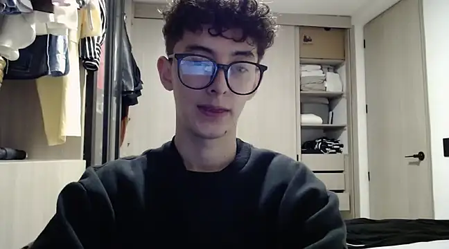 Snapshot of miketwink chatting on March 2025 12:15:02 AM miketwink online show from March 2025 12:15:02 AM