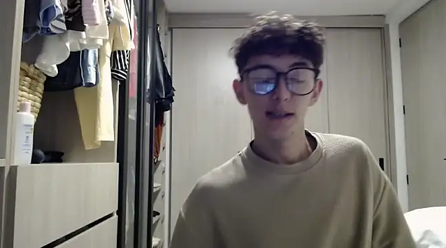 Snapshot of miketwink chatting on March 2025 01:24:02 AM miketwink online show from March 2025 01:24:02 AM