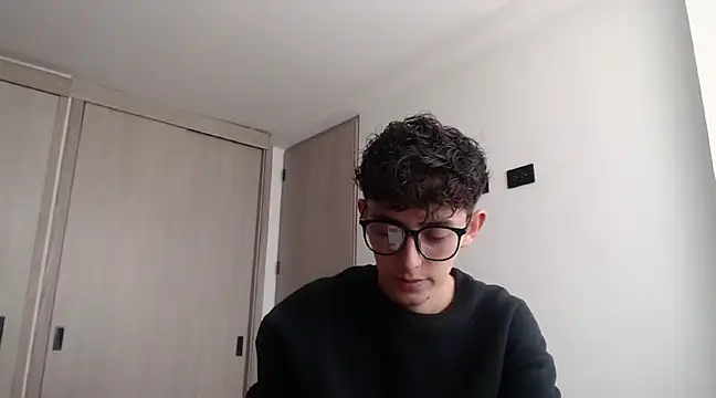 Snapshot of miketwink chatting on March 2025 08:59:01 PM miketwink online show from March 2025 08:59:01 PM