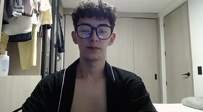 Snapshot of miketwink chatting on March 2025 03:10:02 AM miketwink online show from March 2025 03:10:02 AM