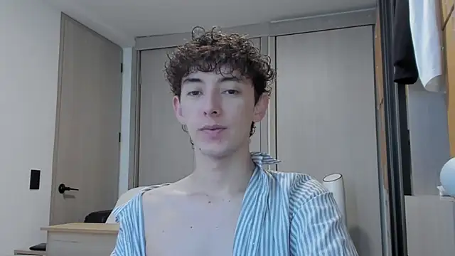 Snapshot of miketwink chatting on September 2025 09:37:01 PM miketwink online show from September 2025 09:37:01 PM