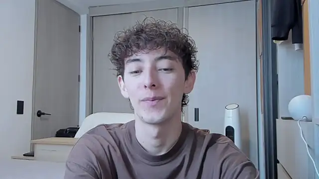 Snapshot of miketwink chatting on September 2025 08:53:02 PM miketwink online show from September 2025 08:53:02 PM