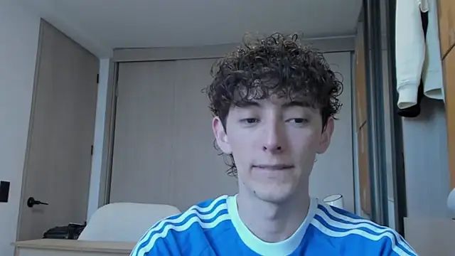 Snapshot of miketwink chatting on September 2025 10:02:01 PM miketwink online show from September 2025 10:02:01 PM