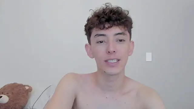 Snapshot of miketwink chatting on October 2025 06:08:02 PM miketwink online show from October 2025 06:08:02 PM