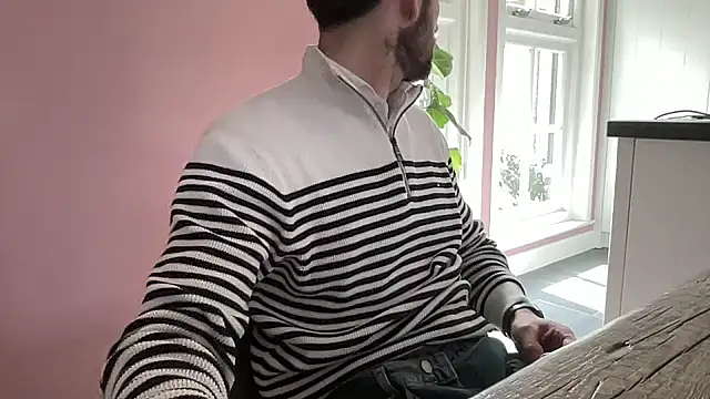 Snapshot of bullyboyy chatting on April 2026 12:14:01 PM bullyboyy online show from April 2026 12:14:01 PM