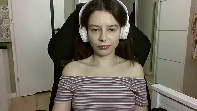 LariceSexy online show from April 2026 06:21:01 PM