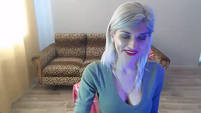 Snapshot of SexyBeatriice chatting on February 2025 10:13:02 AM SexyBeatriice online show from February 2025 10:13:02 AM