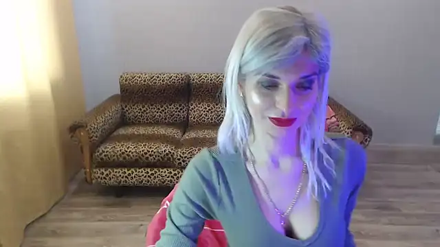 Snapshot of SexyBeatriice chatting on February 2025 01:19:02 PM SexyBeatriice online show from February 2025 01:19:02 PM