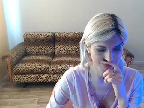 Snapshot of SexyBeatriice chatting on March 2025 10:17:01 AM SexyBeatriice online show from March 2025 10:17:01 AM