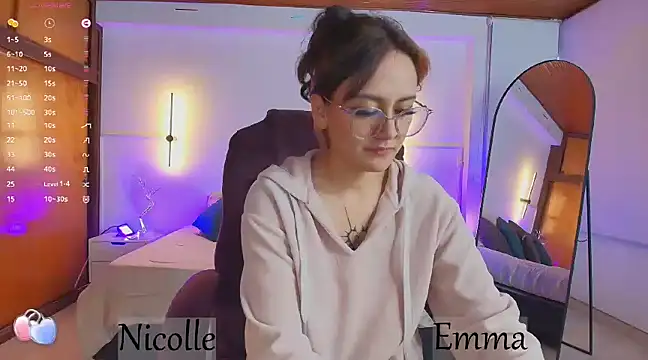 Snapshot of _Emma11 chatting on March 2025 10:31:02 PM Emma11 online show from March 2025 10:31:02 PM