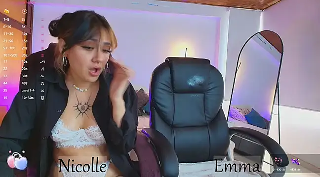 Snapshot of _Emma11 chatting on March 2025 07:28:01 PM Emma11 online show from March 2025 07:28:01 PM