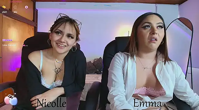 Snapshot of _Emma11 chatting on March 2025 10:32:02 PM Emma11 online show from March 2025 10:32:02 PM