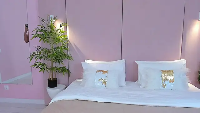 Snapshot of JaniceCollins chatting on December 2025 02:20:01 AM JaniceCollins online show from December 2025 02:20:01 AM