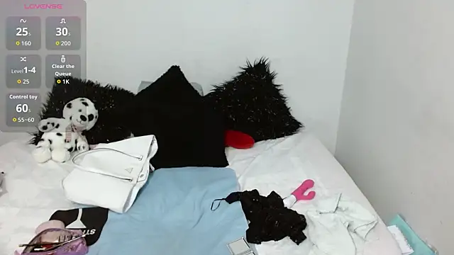 Lunasquirt1985 online show from January 2026 10:52:01 AM