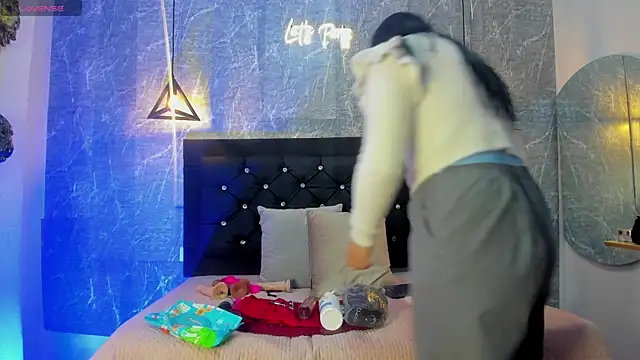 emberhodson online show from September 2025 10:48:02 AM