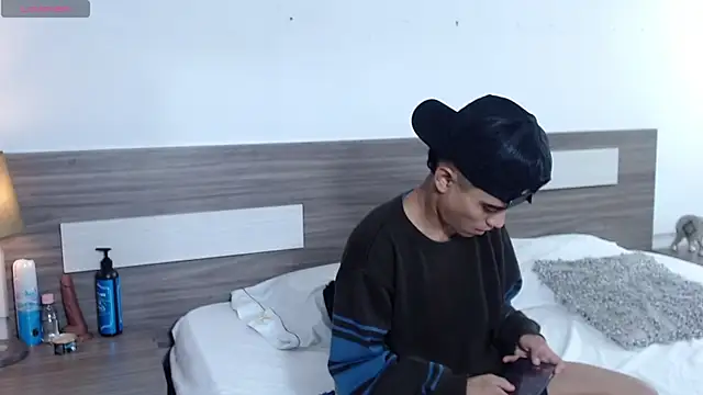 Snapshot of Liiamthompson chatting on December 2025 10:37:02 PM Liiamthompson online show from December 2025 10:37:02 PM