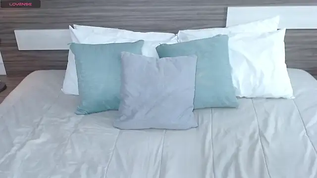 Liiamthompson online show from January 2026 10:30:01 AM