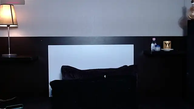 Liiamthompson online show from April 2026 09:19:01 PM