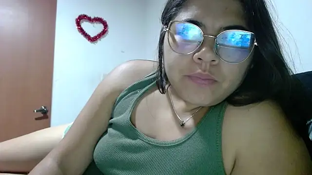 viccky vick online show from October 2025 02:33:01 AM