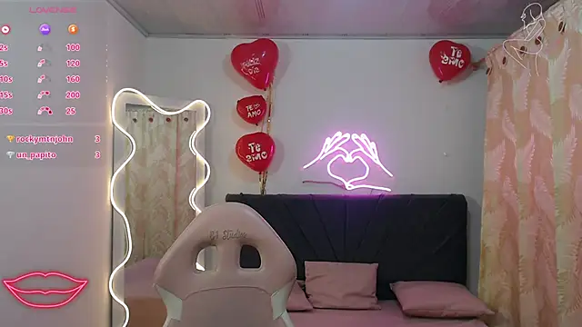 palmerfox tay online show from February 2025 07:19:02 PM