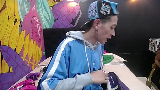 Snapshot of SimonAndJocelyn chatting on February 2025 10:59:02 PM SimonAndJocelyn online show from February 2025 10:59:02 PM