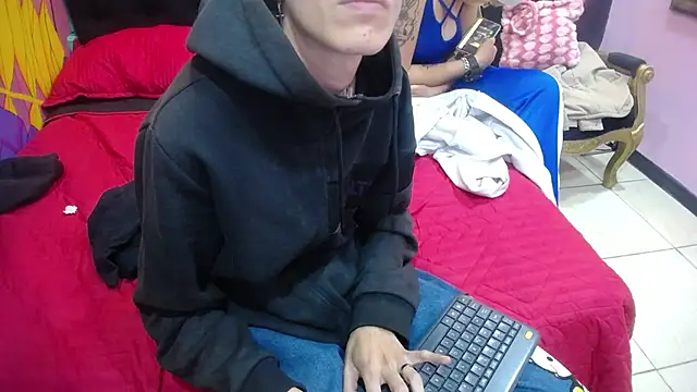 Snapshot of SimonAndJocelyn chatting on March 2025 07:57:02 PM SimonAndJocelyn online show from March 2025 07:57:02 PM