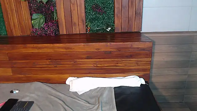 Alexa vandercloude online show from February 2025 03:05:01 PM