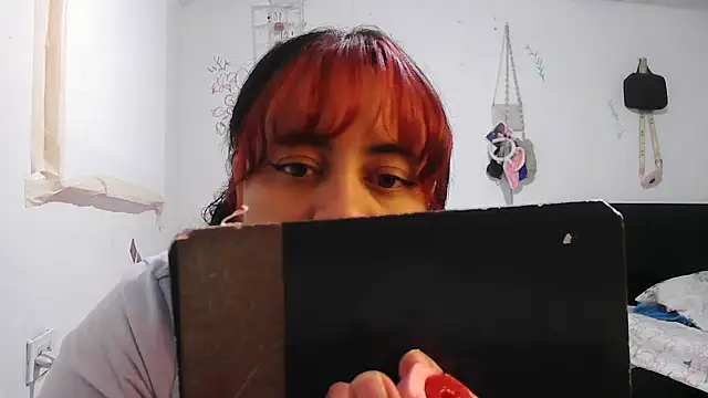 alexandraluv online show from November 2025 04:05:01 PM