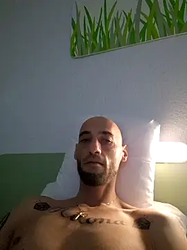 enzo4586 online show from February 2025 07:57:02 PM