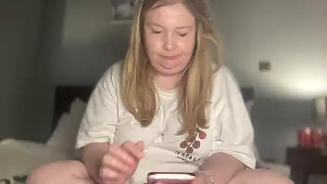 BustyHayleyUk online show from April 2026 01:33:02 PM