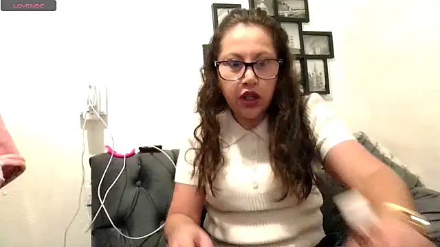 MirandaLatinaLovely online show from December 2025 05:30:01 PM