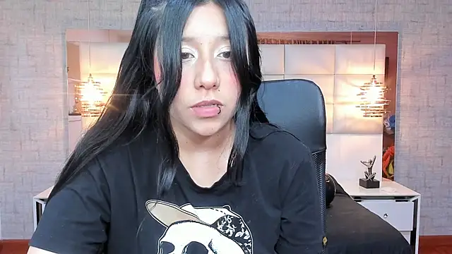 Snapshot of Nohemi_louse chatting on November 2025 06:59:02 PM Nohemi louse online show from November 2025 06:59:02 PM